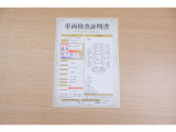【車輌検査証明書】店頭にてクルマの状態が一目で分かる検査証明書を公開中。トヨタ認定検査員が厳しく査定し、状態を点数と図解で表示しています。修復歴はもちろん、傷やヘコミの箇所や程度がご確認いただけます。