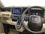 運転席周辺のスマートなレイアウトが、操作のしやすさを実現。快適なドライブをサポートします。