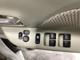 パワーウインド・電動格納付きドアミラースイッチは、ドアに集中☆