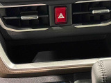 手の届くところにスマートフォンが置けるインパネセンタートレイ