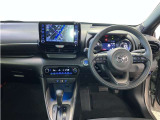 運転席周りのレイアウトをご覧ください。ナビゲーションが綺麗に装着されすっきり収まってますね!