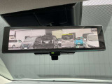 [スマートルームミラー]車両後方をミラーに映し出すため、悪天候の時でも視界は良好♪