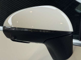 納車前整備は、メルセデスベンツ国際認定メカニックによる最新の検査ライン等の施設が充実した当社工場で入念に行います。メルセデス・ベンツの定める厳しい基準をクリアしたお車のみをご案内させて頂きます。