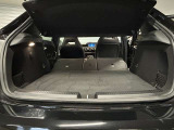 当店でお車をご購入のお客様はオーナー様専用保険「メルセデス・ベンツ保険」にご加入頂けます。飛来物によるフロントガラス破損やパンクによるタイヤ交換の際に、修理費用の一部をお支払いしております。