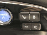 アドバンスト パーク付きです。カメラやソナーによって、周囲を監視しながら駐車を支援。障害物を検知した場合には警報を鳴らし、ブレーキ制御を行うことで接触回避を支援します。