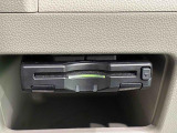 ETCカードを挿入することで高速道路を利用する際の支払いがキャッシュレスになったり、ETCスマートインターチェンジが利用できたり、とても便利なアイテムです!保証は修理保証のみとなります。