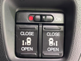 【両側パワースライドドア】スマートキーや運転席のスイッチで後席両側スライドドアの開閉が可能♪電動だから力を入れてドアを開ける必要が無く、小さなお子様でも簡単に開け閉めでき快適です♪