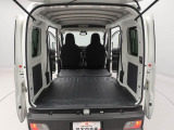 納車の前にはエンジンオイル、オイルエレメント、エアクリーナー、クーラント、バッテリー、ワイパーゴムのチェックまたは交換を行います!
