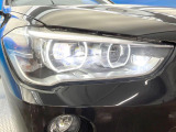 ●LEDヘッドライト:夜間走行時も良好な視界を確保し安心して運転できる高輝度LEDヘッドライトを装備!点灯速度が早く、消費電力も抑えられています。