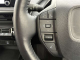 運転中、オーディオの操作をしてて、ハッとしたことはありませんか?ステアリングスイッチは、運転中でもハンドルでオーディオの操作が可能です。安全なドライブをサポートします。