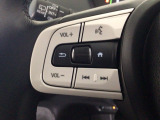ステアリングリモコンは、運転中でも簡単に音量調整やチャンネル変更もできます!わき見運転防止にもつながるので安心です♪