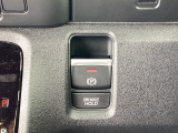 電子パーキングとブレーキホールドが付いています。停止時に自動でパーキングブレーキが効くので運転が楽になります。