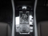 A/T車です。シートヒーターも装備されております。寒い季節など重宝する装備です。