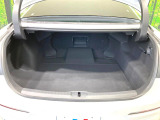 積み下ろしのしやすいデッキにはたっぷりと荷物を積み込んでいただけます。遊びから仕事まで、様々なシーンで頼れます♪
