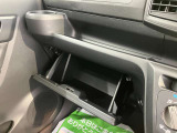 エンジンオイル、オイルエレメント、ワイパーゴム交換。その他バッテリーやベルト類など点検の上、必要な場合には交換してお渡します。