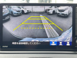 車庫入れ時に安心のバックカメラがついています。