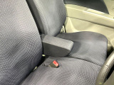 【アームレスト】運転中の身体の負担を軽減してくれるアームレストを装備♪