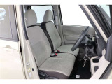 ■車内クリーニング■専門スタッフが見えないところまで徹底洗浄!車内のニオイもリフレッシュ!目に見えないところまで美しくがモットーです。だから、当店の中古車は内装にも自信があります!