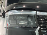 LEDヘッドライトは、点灯の瞬間から最大光量を発揮し、突然暗くなるトンネルなどでの安定感を高めます。