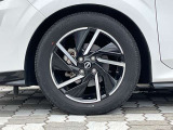 純正アルミホイール。タイヤサイズは185/60R16です。