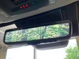 【デジタルインナーミラー】後席の大きな荷物や同乗者で後方が確認しづらい時でも安心!カメラが撮影した車両後方の映像をルームミラー内に表示。クリアな視界で状況の確認が可能です!