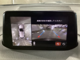 狭い場所での駐車やすれ違いなどでより的確な運転操作に役立つ360&deg;ビューモニターが装備されています。