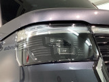 LEDヘッドライトは、点灯の瞬間から最大光量を発揮し、突然暗くなるトンネルなどでの安定感を高めます。