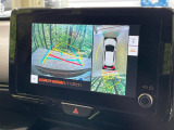 【パノラミックビューモニター】専用のカメラにより、上から見下ろしたような視点で360度クルマの周囲を確認することができます☆死角部分も確認しやすく、狭い場所での切り返しや駐車もスムーズに行えます。
