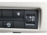 『U-Carつるた店はサービス工場も併設』 ※3ストール設備で買った後の整備も安心です※ 『U-Carつるた店はau携帯ショップも常設』 ※営業時間 AM9:30-PM5:00まで※