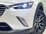 【LEDヘッドライト】悪天候や夜間走行時も良好な視界を確保し安心して運転できる高輝度LEDヘッドライトを装備!点灯速度が早く、消費電力も抑えられています。