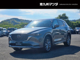 中古車専門再生工場にて熟練専任スタッフが丁寧に清掃、仕上げを実施しております。また、お客様に安心してご検討いただける様、公取協が定める基準に基づき車両検査を実施し、車両状態評価証を発行しております。
