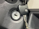 【キーレス】少し離れた場所からでもボタン一つでドアの開錠・施錠ができるのでとっても便利!ドアの鍵穴周りに傷をつけることもありません♪