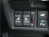 ◆両側電動スライドドア◆狭い駐車場でも乗り降りが楽々♪お子様が隣の車にドアを当ててしまう心配もございません!小さなお子様連れの方もこれで安心。