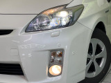 【LEDヘッドライト】悪天候や夜間走行時も良好な視界を確保し安心して運転できる高輝度LEDヘッドライトを装備!点灯速度が早く、消費電力も抑えられています。