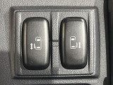 【両側パワースライドドア】スマートキーや運転席のスイッチで後席両側スライドドアの開閉が可能♪電動だから力を入れてドアを開ける必要が無く、小さなお子様でも簡単に開け閉めでき快適です♪