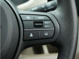 ◆アダプティブクルーズコントロール◆予め設定した車速内でクルマが自動的に加減速。前走車との適切な車間距離を維持しながら追従走行します。【LKAS】車線維持支援システムでステアリング操作を支援。