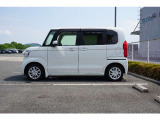 Honda SENSINGとは衝突を予測してブレーキをかけたり、前のクルマとちょうどいい距離でついていったりできる多彩な安心、快適機能を搭載した先進の安全運転支援システムです。