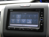 ナビゲーションは純正メモリーナビ(VXM-194VFi)を装着しております。AM、FM、CD、DVD再生、Bluetooth、フルセグTVがご使用いただけます。初めて訪れた場所でも安心ですね!