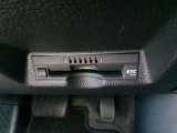 ETC車載器を装備しています。高速道路の料金所もストレスなく通行できます。すっきりとしたビルトインタイプですよ。