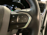 ミリ波レーダーとカメラを組み合わせたLEXUS Safety System。長距離の高速走行が快適になる、全車速追従型のレーダークルーズコントロールに対応しています。
