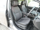 高級感のある上質なシートです。前席にはシートヒーターが付いています。また運転席はパワーシートになります。