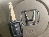 【キーレス】少し離れた場所からでもボタン一つでドアの開錠・施錠ができるのでとっても便利!ドアの鍵穴周りに傷をつけることもありません♪