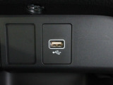 便利な充電用USBジャックも付いています。