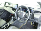 【運転席&助手席】シートは黒を基調にしたスタイリッシュなデザインです。クリーニング済みですので清潔感があり気持ち良く乗っていただけます♪