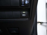 オートマチックハイビームとは、先行車や対向車のライトを認識し、ハイビームとロービームを自動で切り替える機能です。夜道の視界を確保します。詳細は販売店スタッフまでおたずねください。