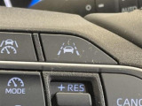 【レーントレーシングアシスト(LTA)】レーダークルーズコントロール使用時に、車線の中央を走るように支援したりお知らせしたりして、車線逸脱を防ぎます!機能には限界があるためご注意ください。
