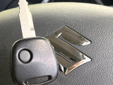 【キーレス】少し離れた場所からでもボタン一つでドアの開錠・施錠ができるのでとっても便利!ドアの鍵穴周りに傷をつけることもありません♪
