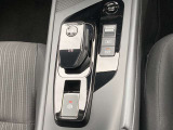 e-POWERならではのシフトレバーで、バックやドライブなどの切り替えがラクラクです!