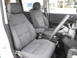運転席は特等席、シートの状態も良好です!高さの調整も可能ですので、自分に合った目線の高さに合わせられますよ!!