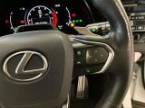 ミリ波レーダーとカメラを組み合わせたLEXUS Safety System。長距離の高速走行が快適になる、全車速追従型のレーダークルーズコントロールに対応しています。